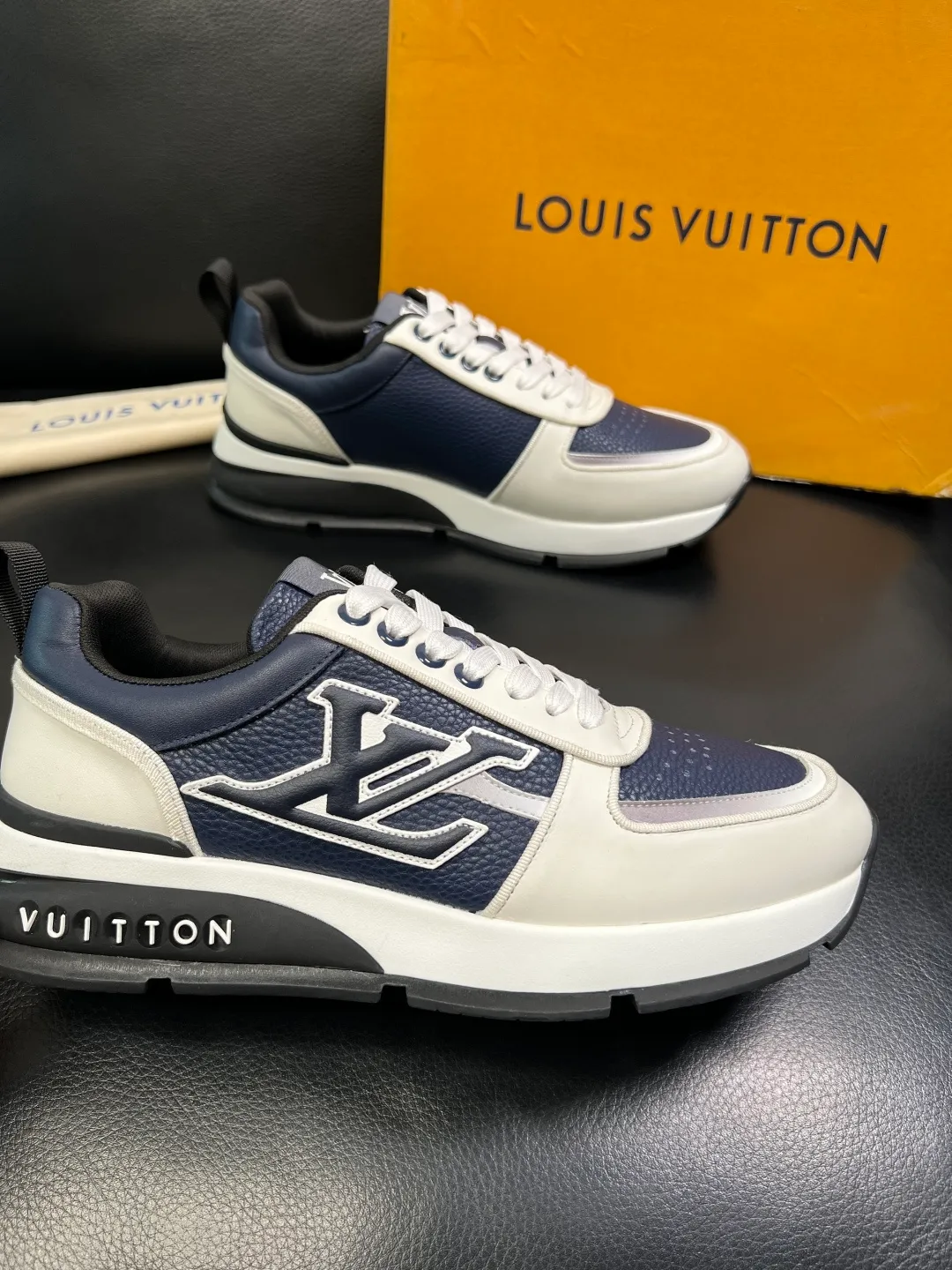 Men's shoes 💰 780 Lv High quality top crafts Louis Vuitton, sports sneakers counter synchronization, uppers imported from Italy, high-quality splicing with colorful and complex crafts, imported lambswool lining soft and comfortable, soles: original soles specially provided by the original factory, T men's shoes 💰U exclusive movable molded soles super comfortable, original and single goods, high quality, welcome to compare, code number 39-44 (customized 38 45)